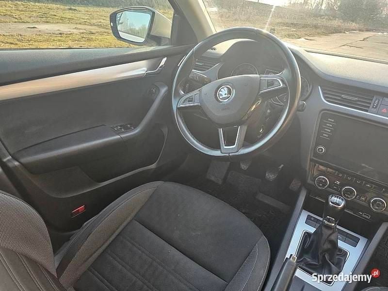Używany Skoda Octavia 2019 Srebrny Kombi