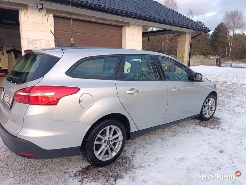Używany Ford Focus 2017 Srebrny Kombi