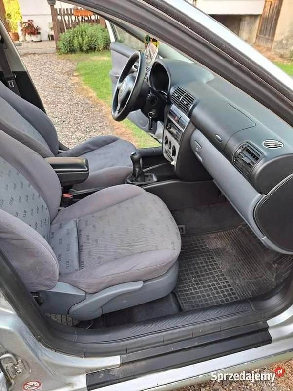 Srebrny Używany 2001 Seat Leon Sedan/Limuzyna | 7000 zł (Drogi) - Obraz 1/4
