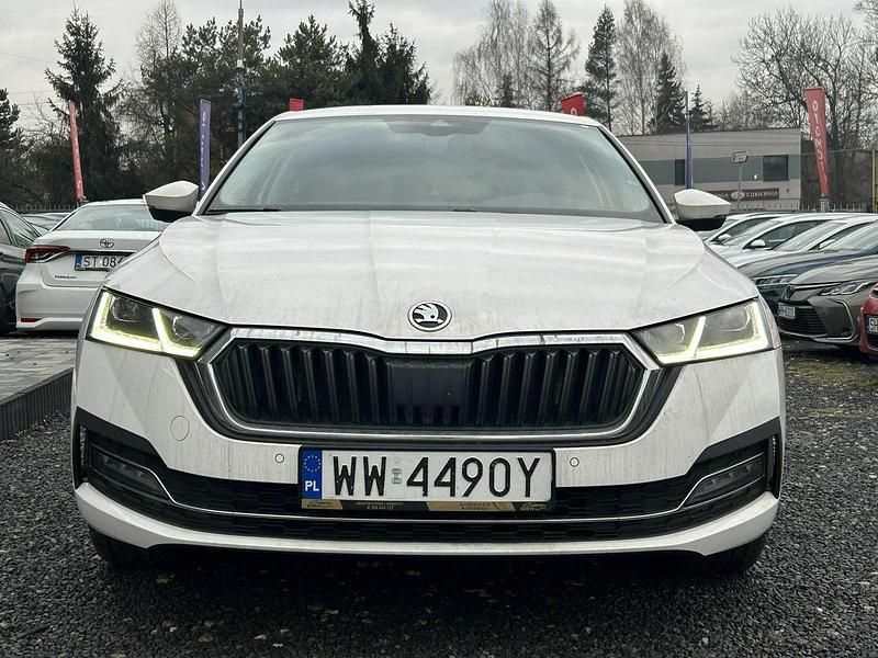 Używany Skoda Octavia 150 KM (110 kW) 2021 Biały (metalik) Sedan/Limuzyna
