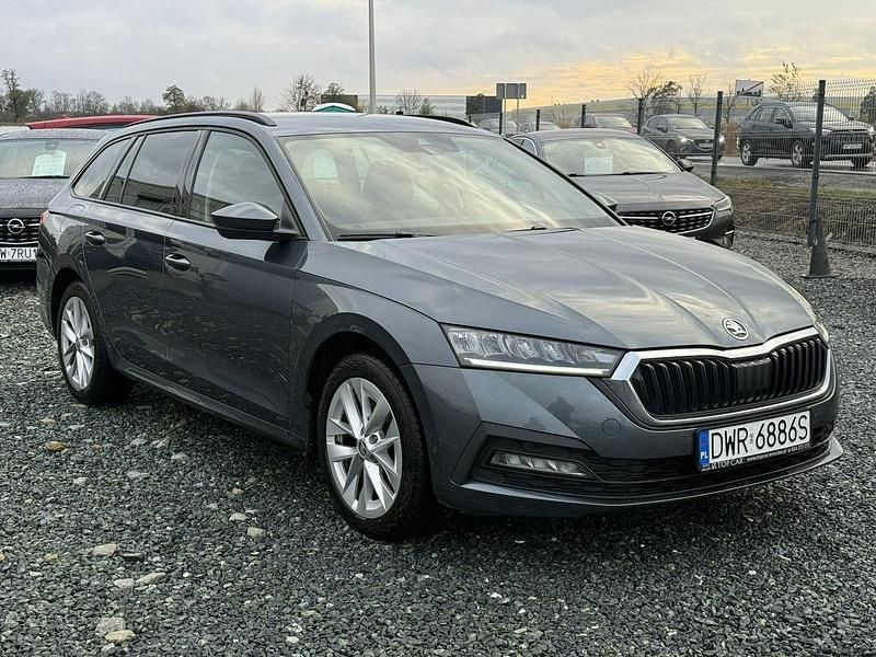 Używany Skoda Octavia Ambition 115 KM (84 kW) 2021 Szary (metalik) Kombi