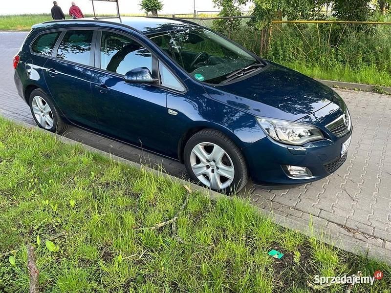 Granatowy Używany 2011 Opel Astra Kombi | 17 900 zł (Uczciwa cena) - Obraz 1/4