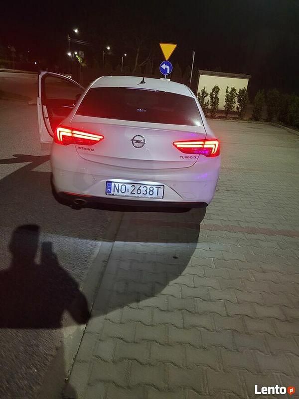 Biały Używany 2018 Opel Insignia Sport Sedan/Limuzyna | 45 000 zł (Uczciwa cena) - Obraz 1/4
