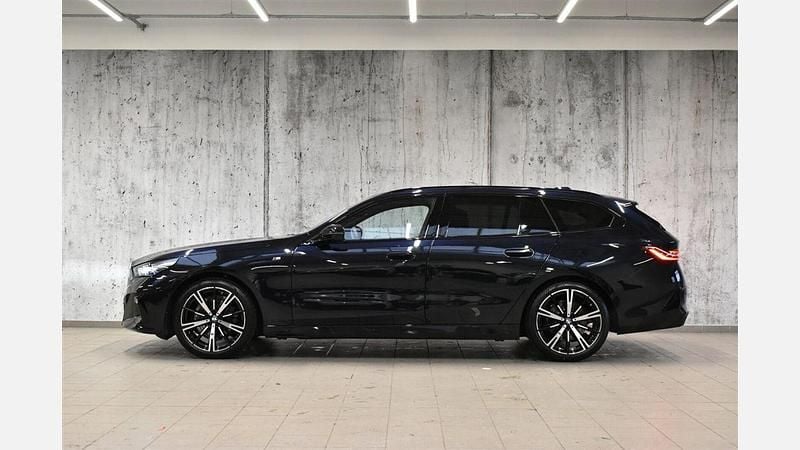 Używany BMW 520 Comfort Edition 190 KM (139 kW) 2025 Carbon black metallic metalizowany Kombi