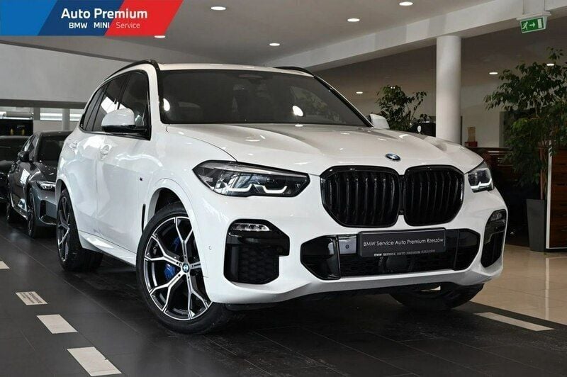 Biały (metalik) Używany 2020 BMW X5 SUV | 234 900 zł - Obraz 1/4