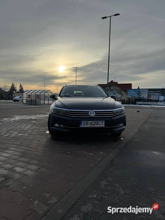 Szary Używany 2018 VW Passat Trendline Sedan/Limuzyna | 68 000 zł (Uczciwa cena) - Obraz 1/4
