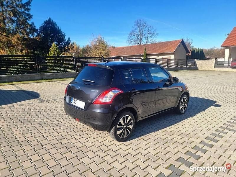 Czarny Używany 2016 Suzuki Swift Hatchback | 33 999 zł (Dobra cena) - Obraz 1/4