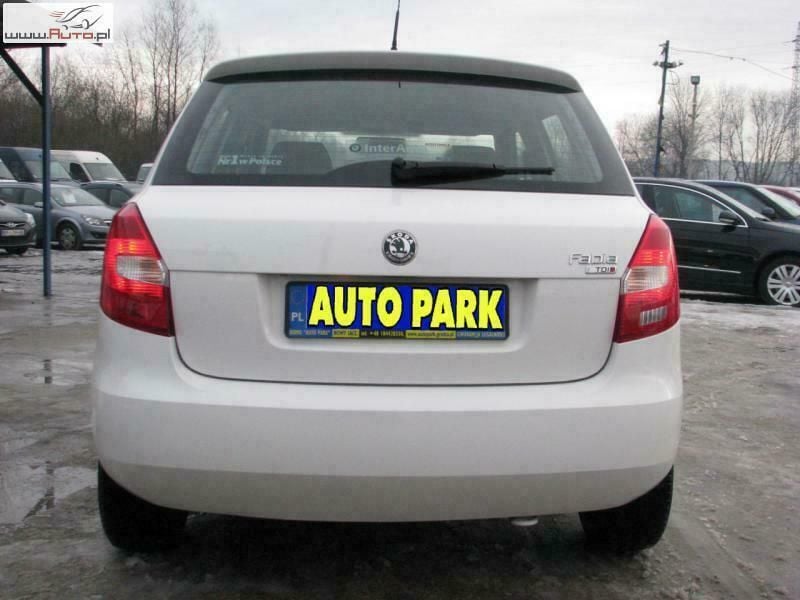 Używany Skoda Fabia 90 KM (66 kW) 2010 Biały Hatchback