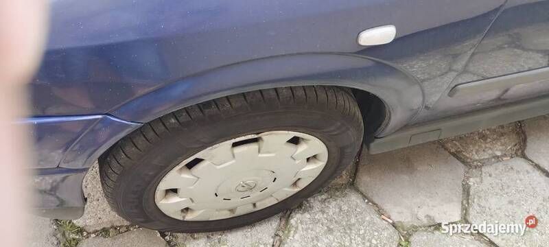 Granatowy Używany 2003 Opel Astra Kombi | 2900 zł (Uczciwa cena) - Obraz 1/4