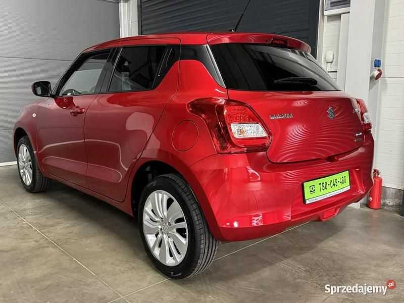 Używany Suzuki Swift 90 KM (66 kW) 2020 Bordowy Hatchback