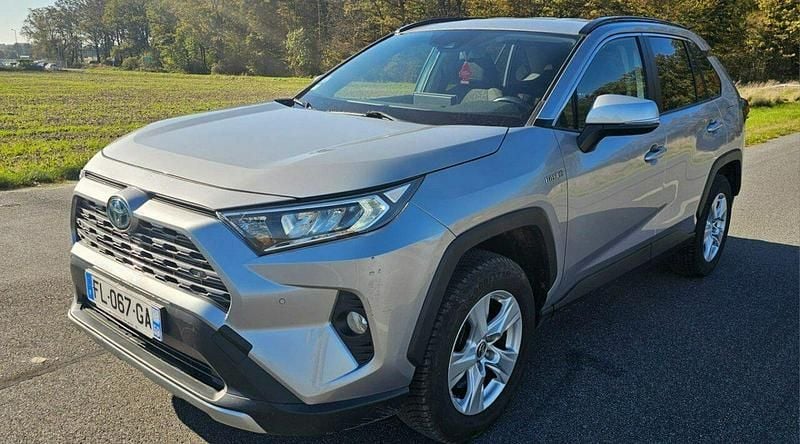 Inny kolor Używany 2019 Toyota RAV4 SUV | 68 999 zł - Obraz 1/4