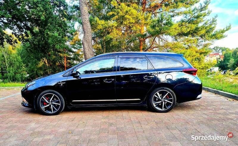 Czarny Używany 2016 Toyota Auris Hybrid Kombi | 67 500 zł (Drogi) - Obraz 1/4