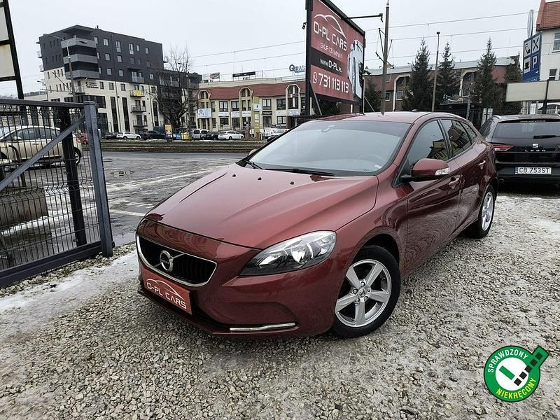 Bordowy Używany 2017 Volvo V40 Hatchback | 44 900 zł (Uczciwa cena) - Obraz 1/4