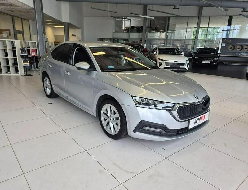 Srebrny Używany 2022 Skoda Octavia Sedan/Limuzyna | 75 900 zł (Uczciwa cena) - Obraz 1/4