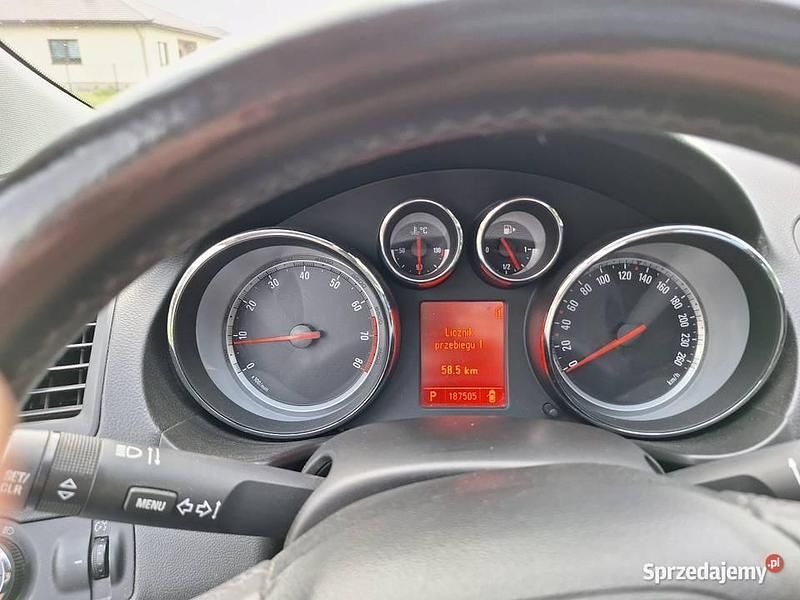 Używany Opel Insignia 2010 Czarny Kombi