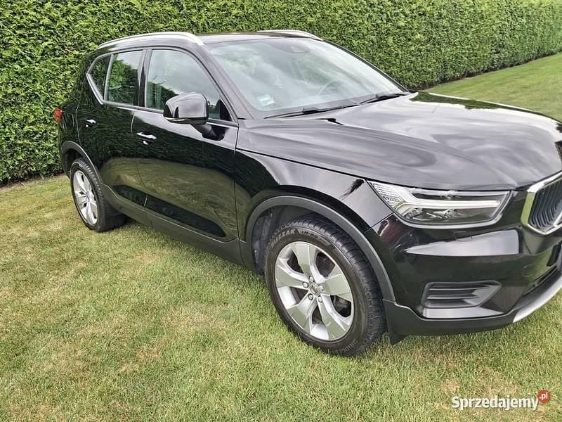 Czarny Używany 2019 Volvo XC40 SUV | 78 900 zł (Super Cena) - Obraz 1/4