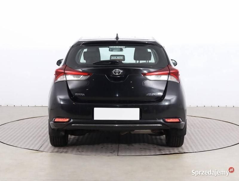 Używany Toyota Auris 132 KM (97 kW) 2016 Czarny Hatchback