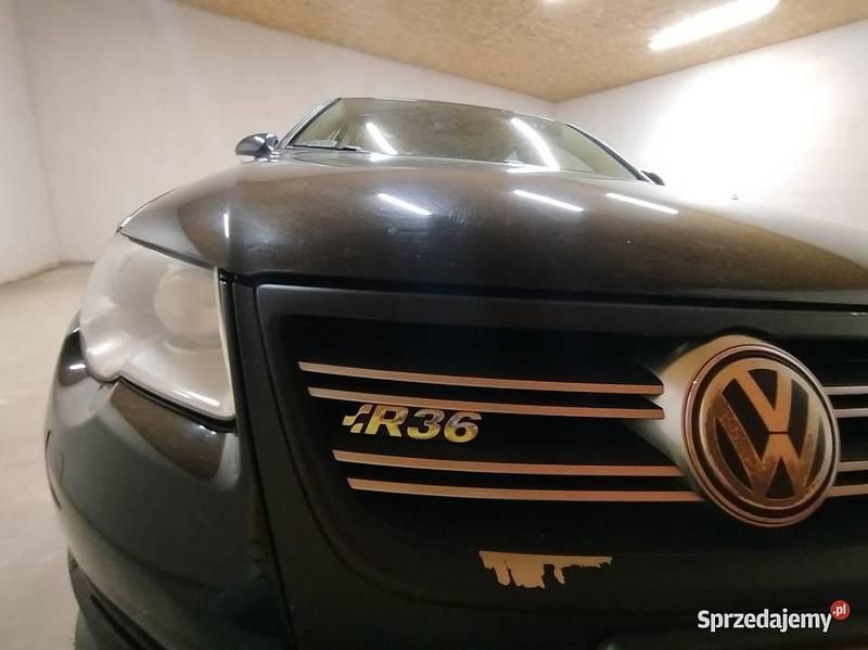 Czarny Używany 2006 VW Passat R Sedan/Limuzyna | 8900 zł (Uczciwa cena) - Obraz 1/4