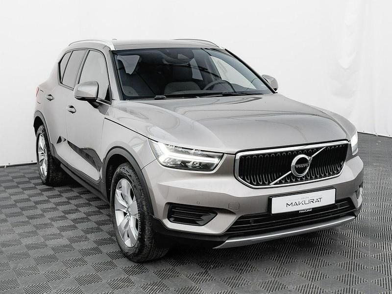 Używany Volvo XC40 Momentum 163 KM (119 kW) 2022 Beżowy SUV
