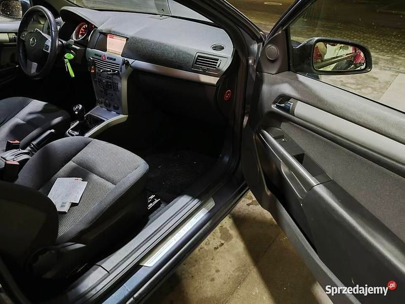 Używany Opel Astra GTC 2009 Szary Hatchback