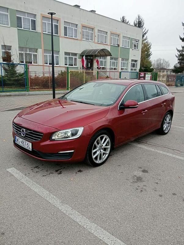 Czerwony Używany 2017 Volvo V60 Kombi | 57 000 zł (Uczciwa cena) - Obraz 1/4