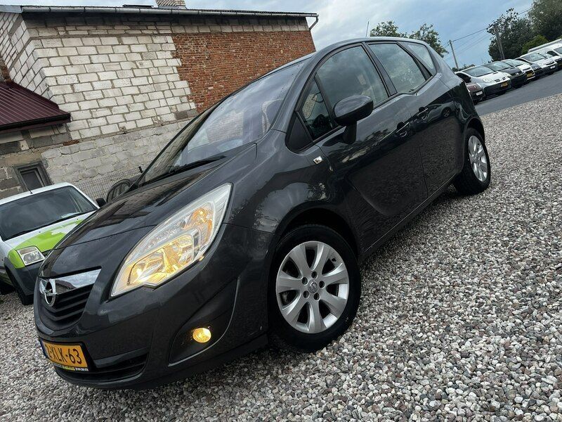 Szary Używany 2010 Opel Meriva Cosmo Minivan | 15 500 zł (Uczciwa cena) - Obraz 1/4