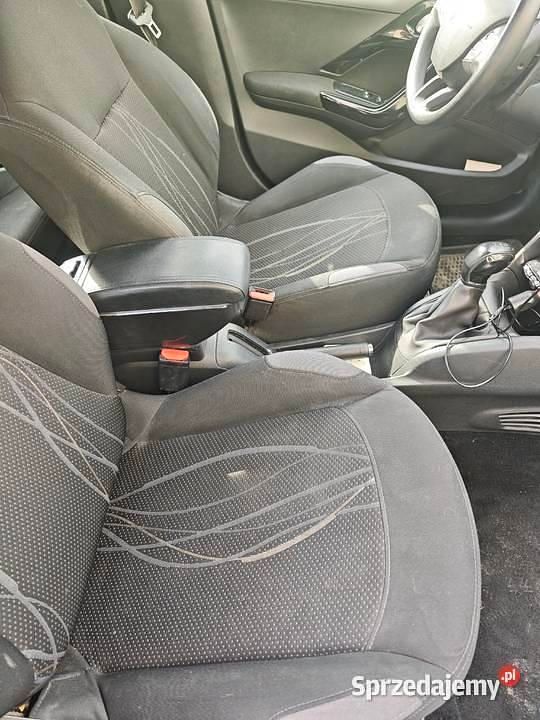 Używany Peugeot 208 68 KM (50 kW) 2014 Hatchback