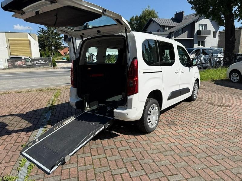 Biały Używany 2021 Opel Combo Minivan | 133 000 zł - Obraz 1/4