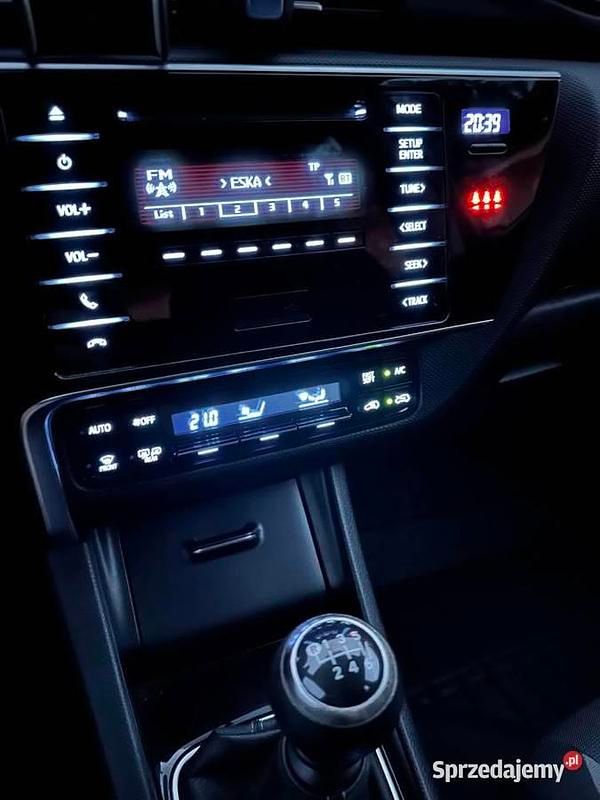 Używany Toyota Auris 132 KM (97 kW) 2018 Brązowy Hatchback