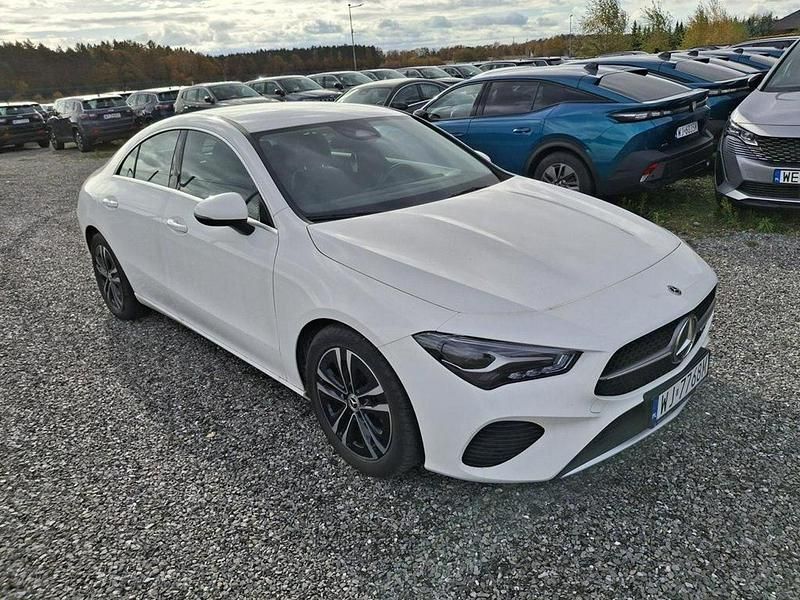 Biały Używany 2024 Mercedes CLA200 Sedan/Limuzyna | 78 900 zł - Obraz 1/4