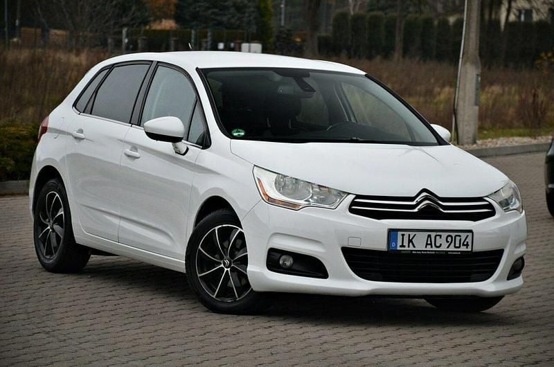 Używany Citroën C4 111 KM (81 kW) 2012 Biały Hatchback