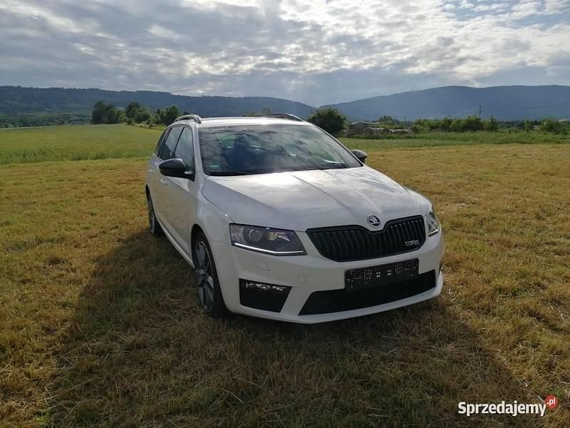 Biały Używany 2014 Skoda Octavia vRS Kombi | 40 900 zł (Uczciwa cena) - Obraz 1/4