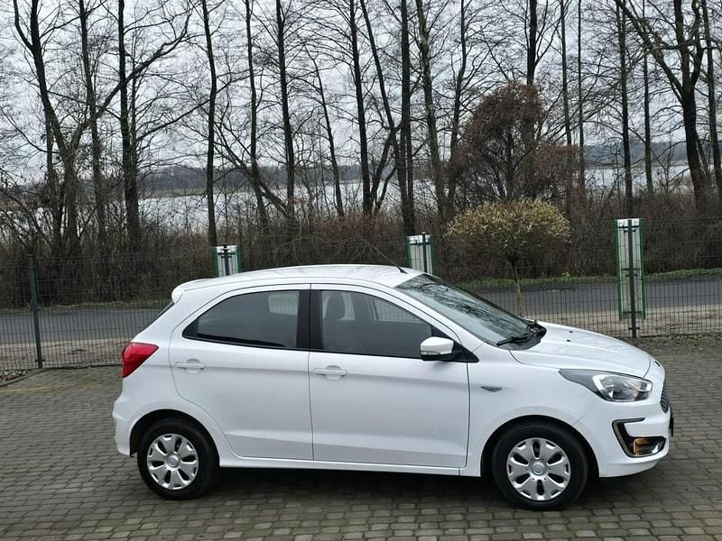 Używany Ford Ka Plus 71 KM (52 kW) 2019 Biały Hatchback