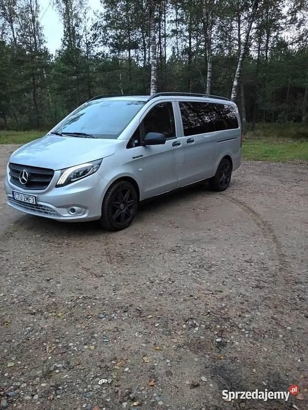 Srebrny Używany 2016 Mercedes Vito Minivan | 76 000 zł - Obraz 1/4