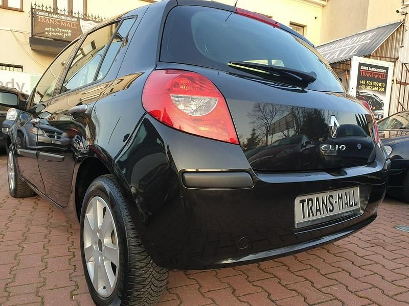 Używany Renault Clio II 75 KM (55 kW) 2009 Czarny Hatchback