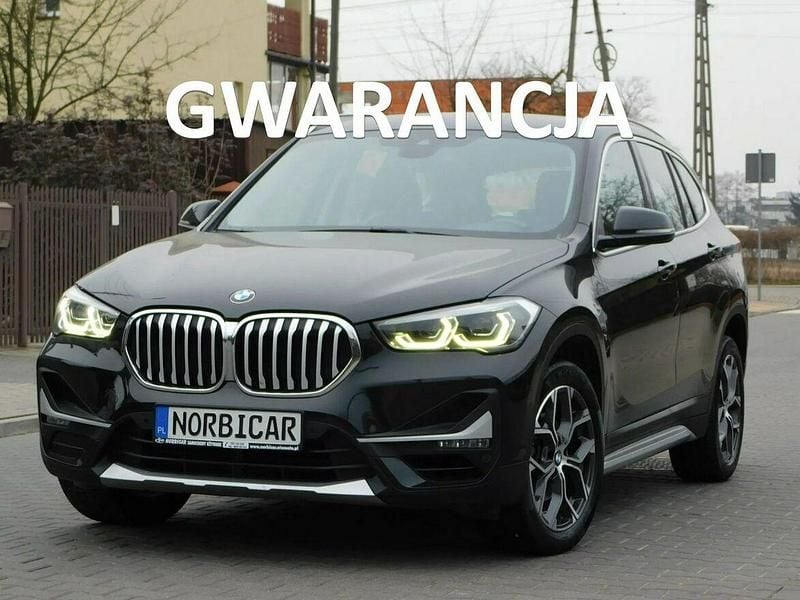 Czarny (metalik) Używany 2020 BMW X1 xLine SUV | 83 333 zł (Dobra cena) - Obraz 1/4