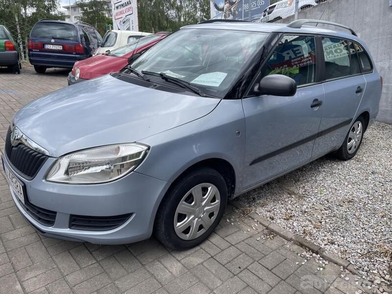 Grafitowy metalik Używany 2010 Skoda Fabia Kombi | 12 900 zł (Uczciwa cena) - Obraz 1/4