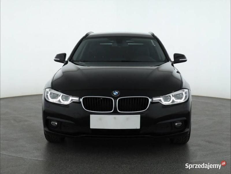 Czarny Używany 2019 BMW 318 Kombi | 66 999 zł (Super Cena) - Obraz 1/4