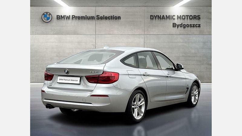 Używany BMW 320 Sport Line 184 KM (135 kW) 2018 Glacier silver metallic metalizowany Sedan/Limuzyna