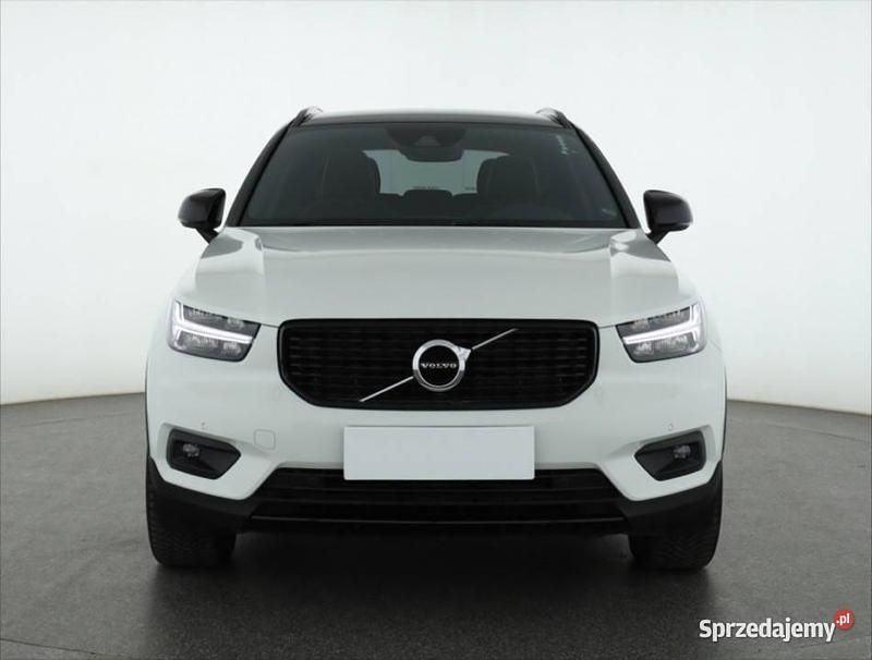 Używany Volvo XC40 156 KM (114 kW) 2018 Biały SUV