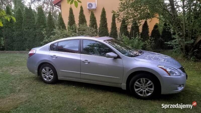 Srebrny Używany 2010 Nissan Altima S Sedan/Limuzyna | 35 000 zł - Obraz 1/4