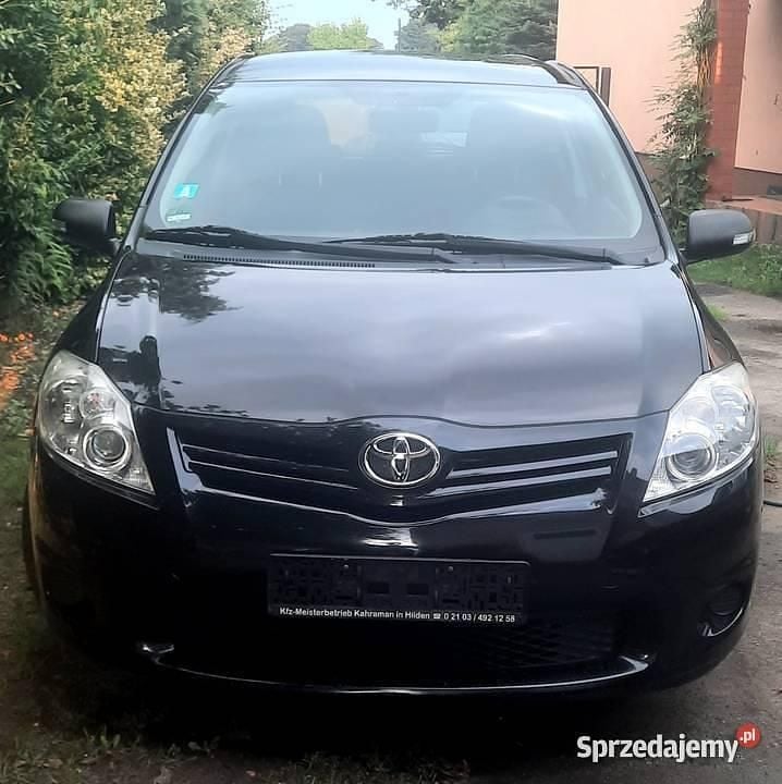 Używany Toyota Auris 101 KM (74 kW) 2012 Czarny Hatchback