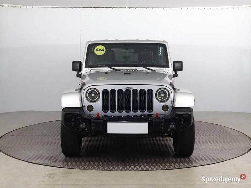 Srebrny Używany 2011 Jeep Wrangler SUV | 85 999 zł (Uczciwa cena) - Obraz 1/4
