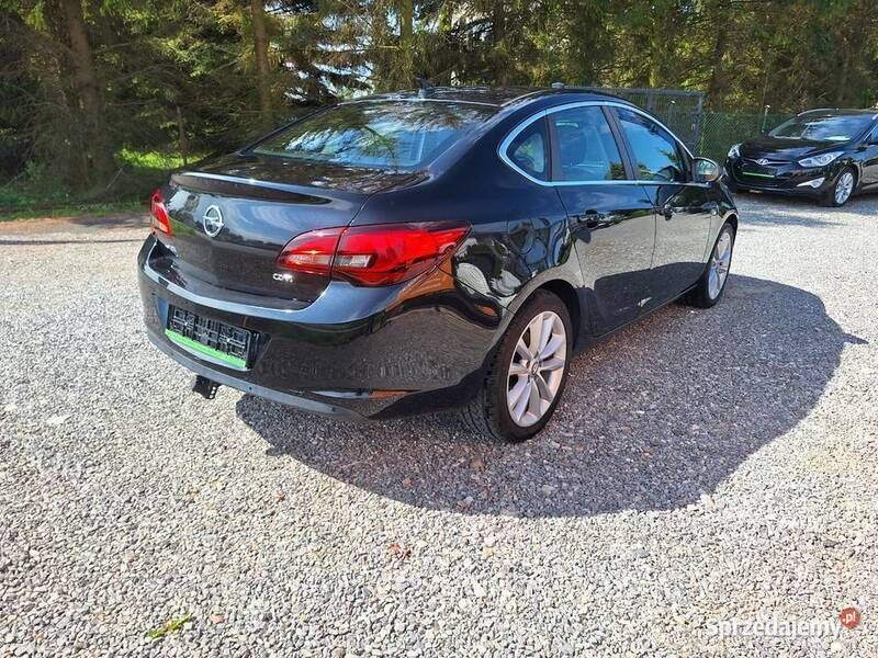 Używany Opel Astra 2014 Brązowy Sedan/Limuzyna