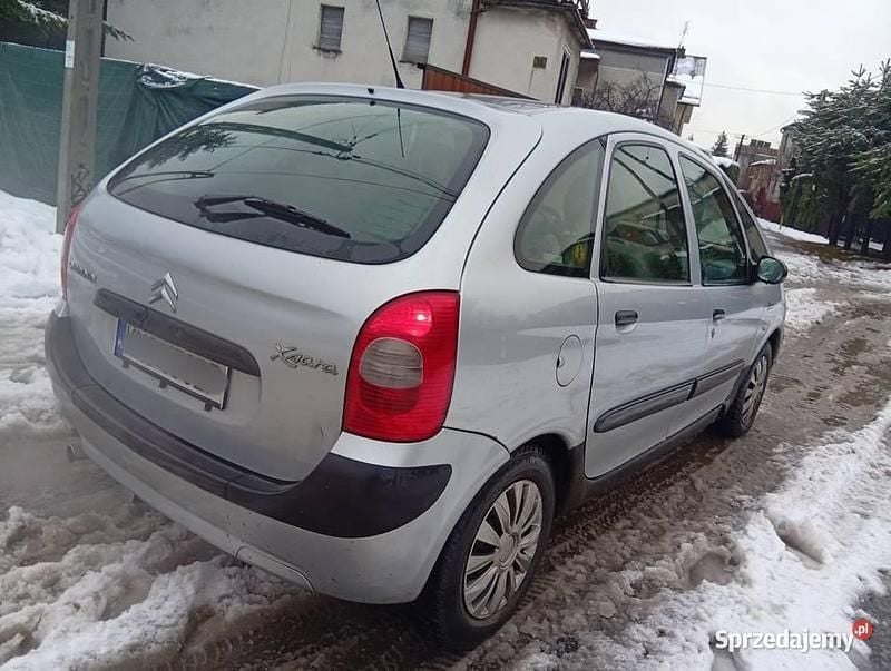 Srebrny Używany 2004 Citroën Xsara Picasso Minivan | 2200 zł (Uczciwa cena) - Obraz 1/4