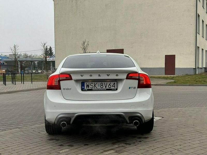Używany Volvo S60 245 KM (180 kW) 2017 Biały Sedan/Limuzyna