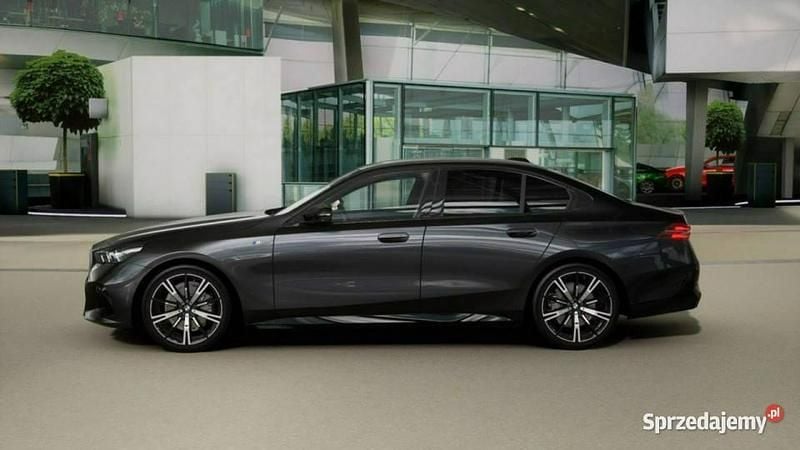 Nowe BMW 520 Comfort Edition 197 KM (144 kW) 2025 Szary Sedan/Limuzyna