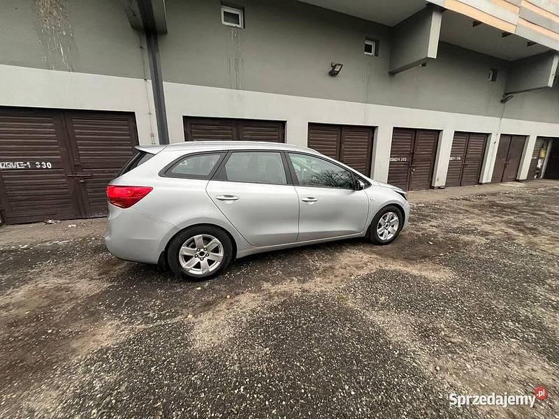 Używany Kia Ceed 90 KM (66 kW) 2017 Srebrny Hatchback