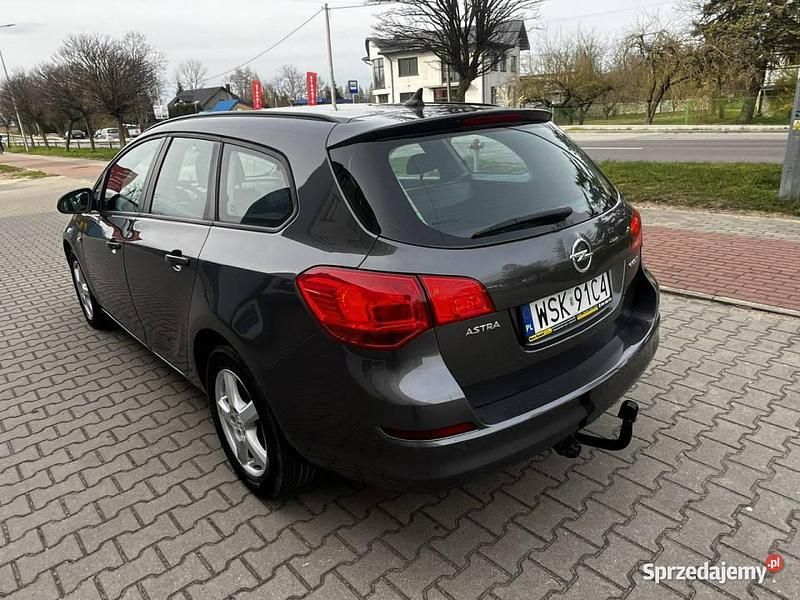 Niebieski ciemny (metalik) Używany 2011 Opel Astra Hatchback | 17 900 zł (Uczciwa cena) - Obraz 1/4