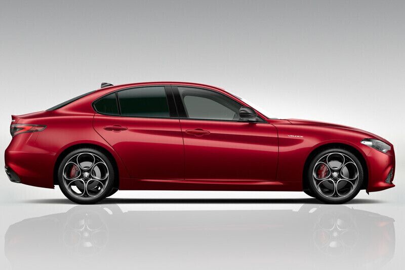 Lakier pastelowy czerwony alfa red Nowe 2025 Alfa Romeo Giulia Veloce Sedan/Limuzyna | 208 180 zł (Super Cena) - Obraz 1/2